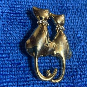 Courting Cats with Rhinestone Collars Brooch